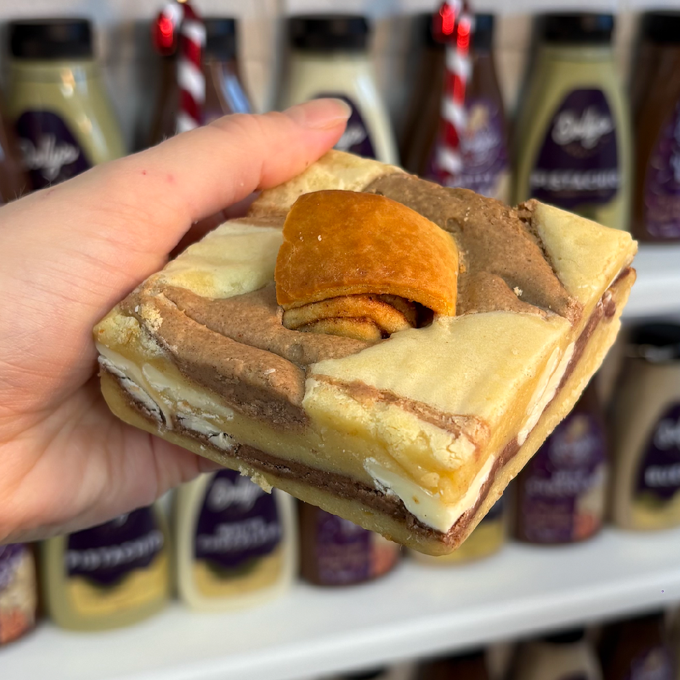 Cinnamon Bun Blondie