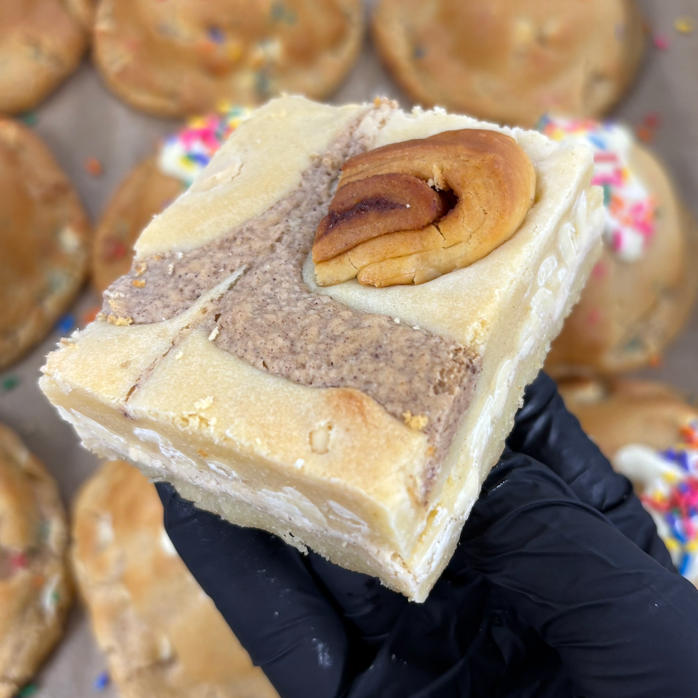 Cinnamon Bun Blondie